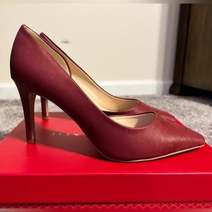 Kelly and Katie Size 9 Dark Red Pumps/Heels